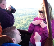 Предложение руки и сердца на воздушном шаре