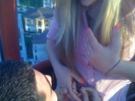 Оригинальное предложение руки и сердца на воздушном шаре.