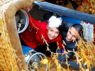 Жених и невеста в корзине воздушного шара