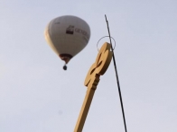 Пилоты тепловых аэростатов состязаются ключ от ворот Киевского Детинца