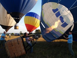 Воздушные шары перед взлетом